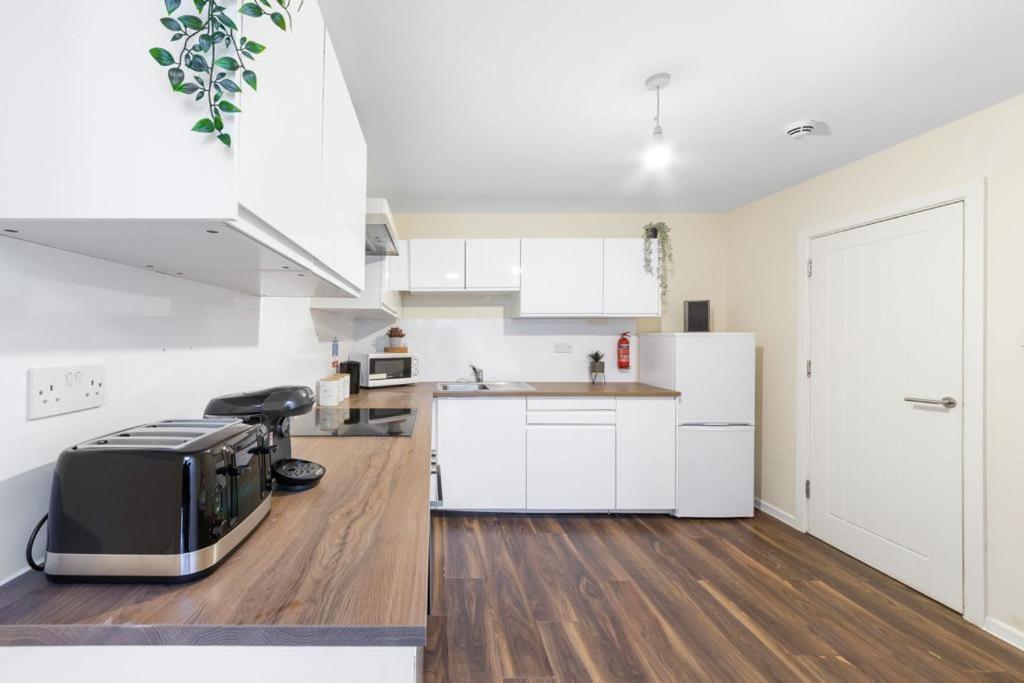 Isleworth Suites - Tw7 Dış mekan fotoğraf
