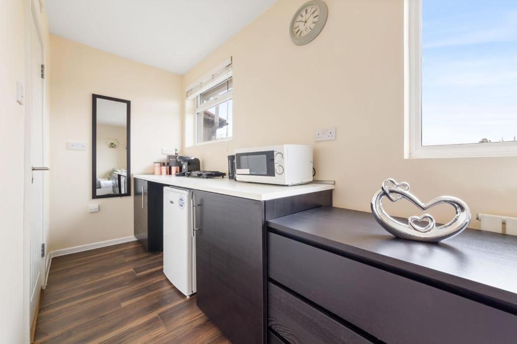 Isleworth Suites - Tw7 Dış mekan fotoğraf